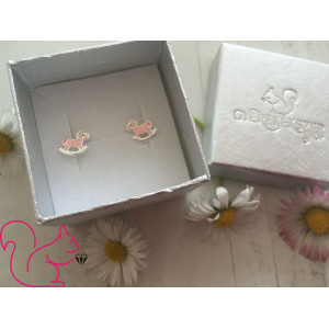 Hintaló gyerek fülbevaló